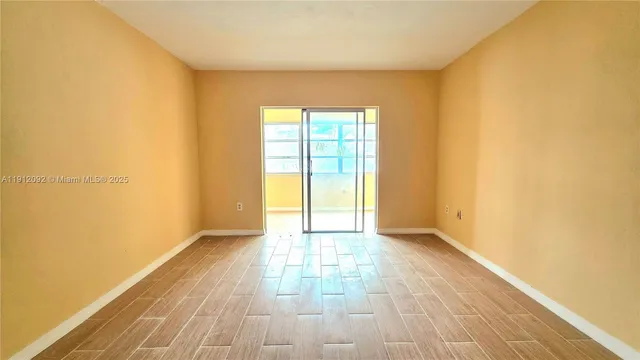 $129,900 | 18900 Northeast 3rd Court, Unit 520, Miami, FL 33179