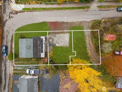 an aerial view of a tennis court