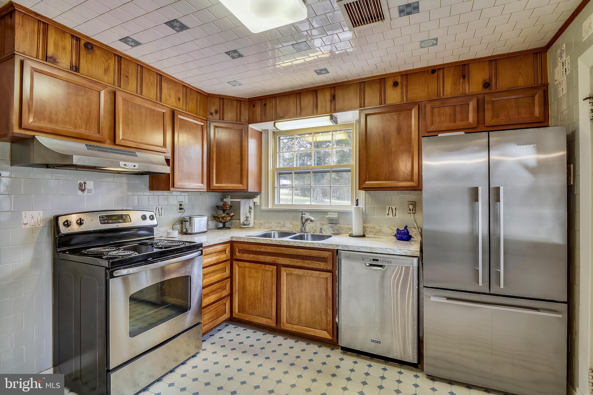 2712 Pinecrest Drive Riva, MD 21140 - Photo 10 of 41 Kitchen Offers Stainless Steel Appliances