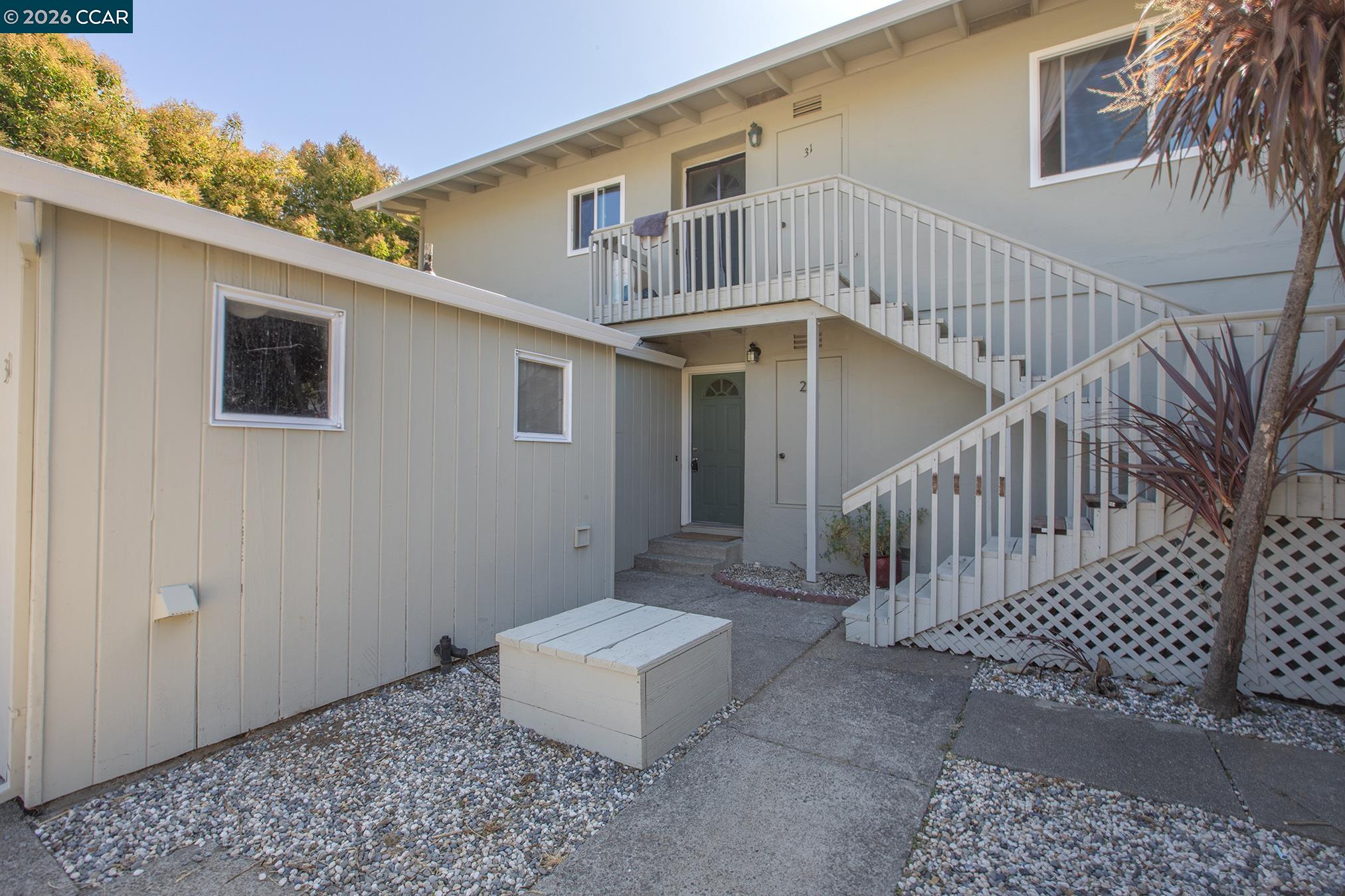 29 Leafwood Circle San Rafael, CA 94901 - Photo 3 of 34 a view of entryway