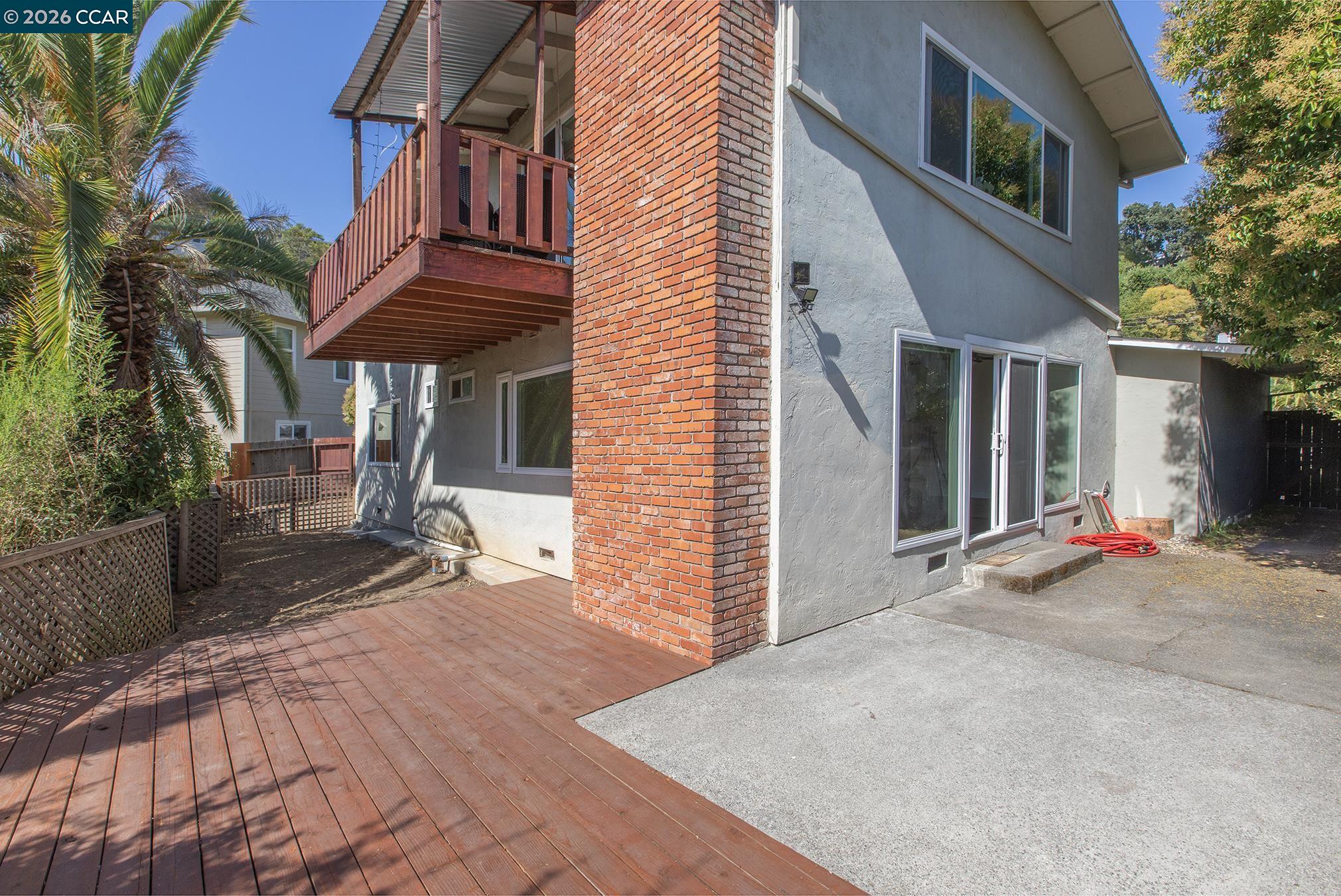 29 Leafwood Circle San Rafael, CA 94901 - Photo 31 of 34 a view of a house with a patio