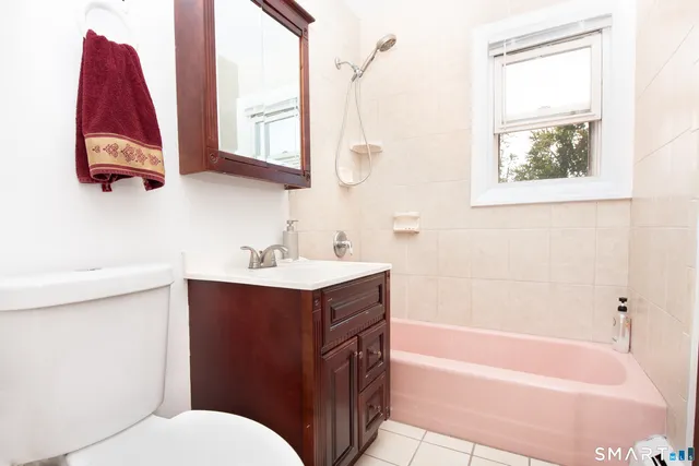 $2,500 | 153 Cherry Hill Drive, Unit 2B, Bridgeport, CT 06606