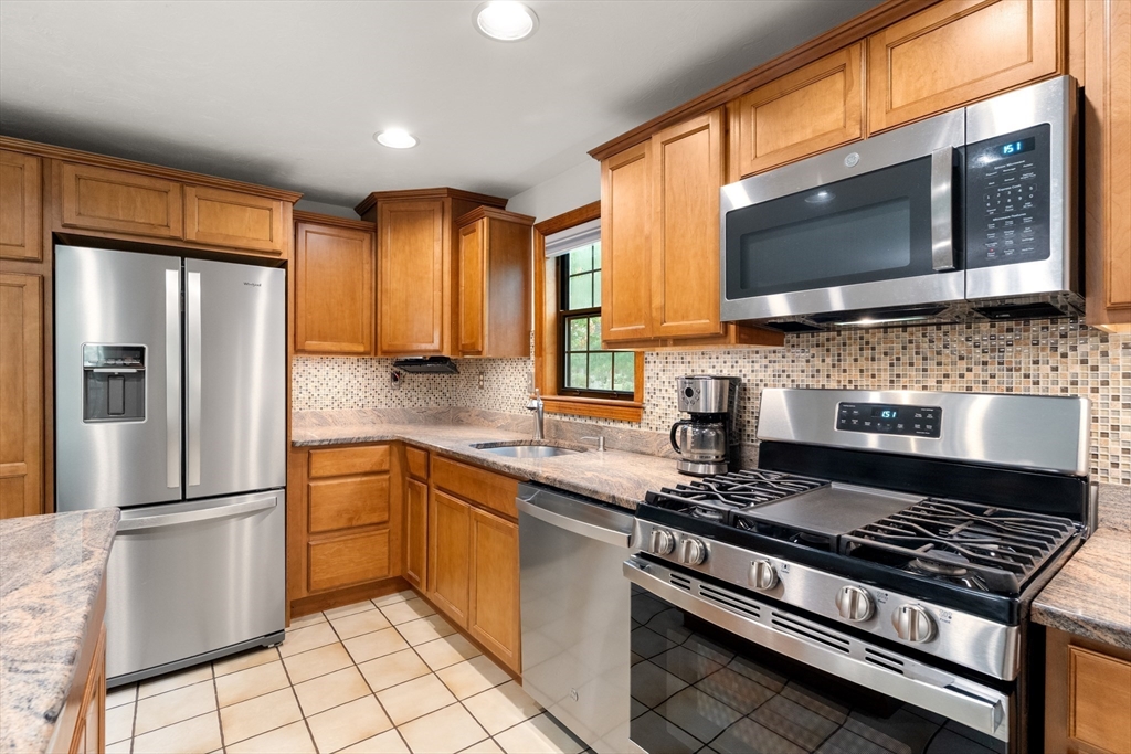 195 Falmouth Road, Unit 10 Mashpee, MA 02649 - Photo 4 of 31