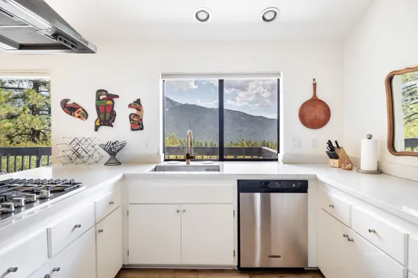 $785,000 | 23916 Highway 243, Idyllwild, CA 92549