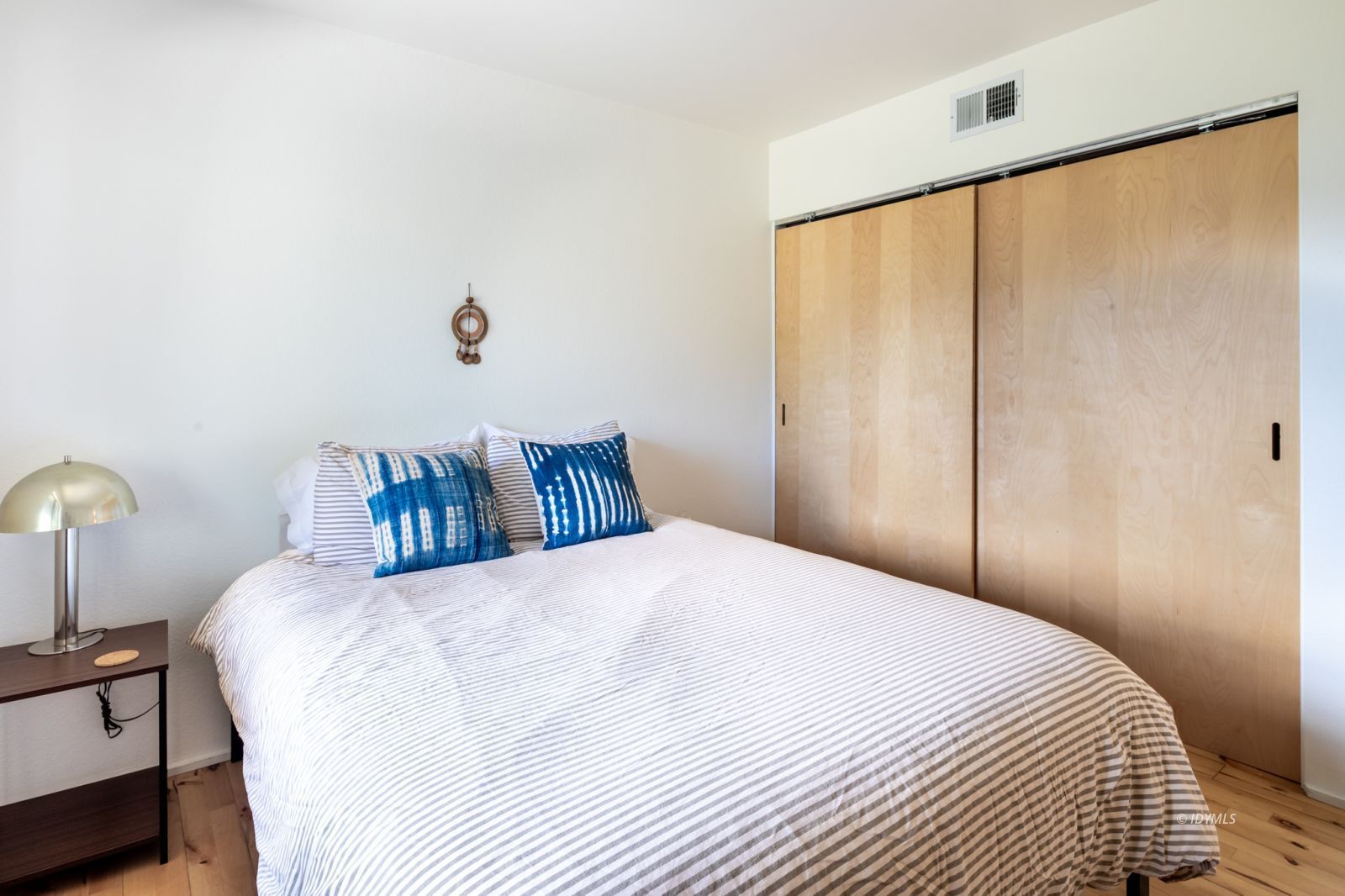 23916 Highway 243 Idyllwild, CA 92549 - Photo 37 of 47 a bedroom with a bed and a lamp with window