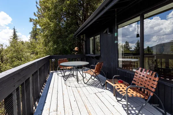 $785,000 | 23916 Highway 243, Idyllwild, CA 92549