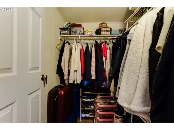 $110,000 | 1400 Candlelight Drive, Unit 231, Eugene, OR 97402