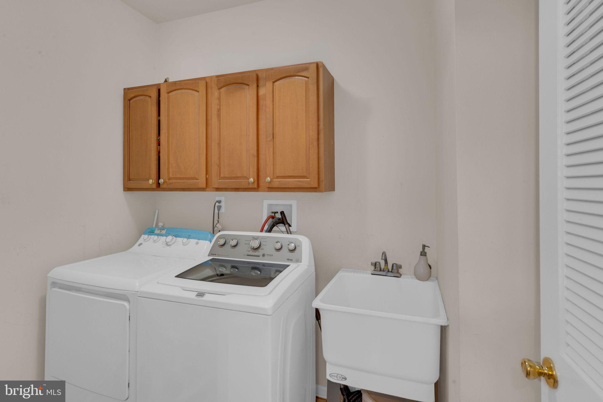 16 Cardiff Court Princeton Junction, NJ 08550 - Photo 33 of 60 a utility room with dryer and washer