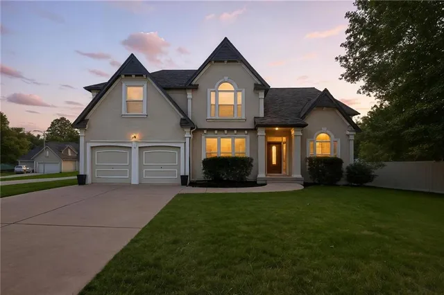 $550,000 | 5829 Manor Lane, Parkville, MO 64152