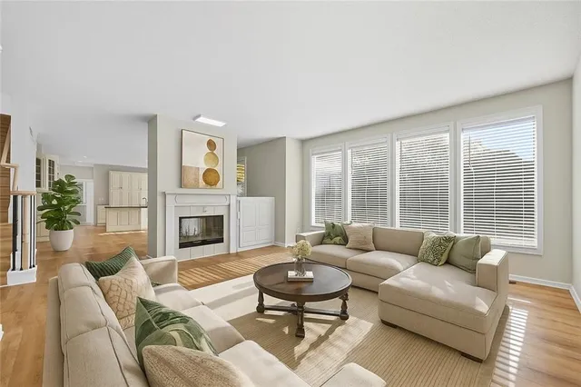 $550,000 | 5829 Manor Lane, Parkville, MO 64152