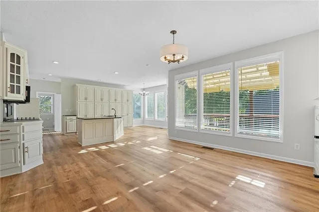 $550,000 | 5829 Manor Lane, Parkville, MO 64152