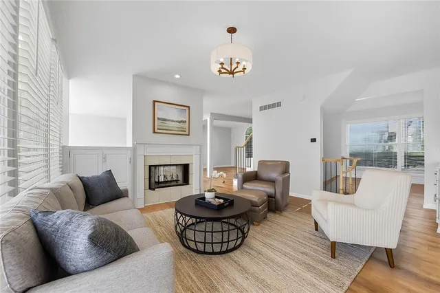 $550,000 | 5829 Manor Lane, Parkville, MO 64152