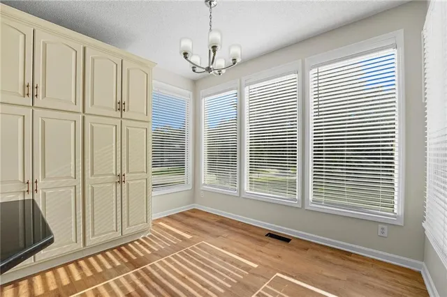 $550,000 | 5829 Manor Lane, Parkville, MO 64152