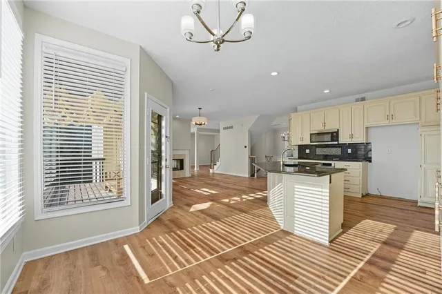 $550,000 | 5829 Manor Lane, Parkville, MO 64152