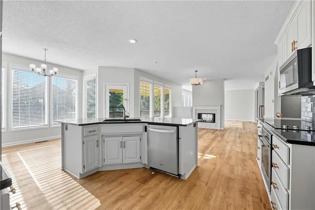 $550,000 | 5829 Manor Lane, Parkville, MO 64152