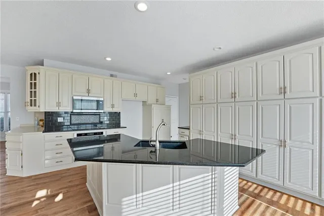 $550,000 | 5829 Manor Lane, Parkville, MO 64152