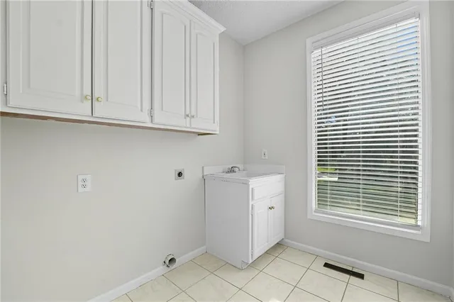 $550,000 | 5829 Manor Lane, Parkville, MO 64152