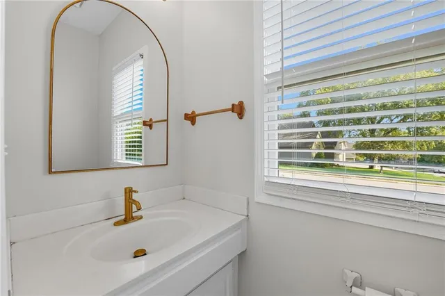 $550,000 | 5829 Manor Lane, Parkville, MO 64152