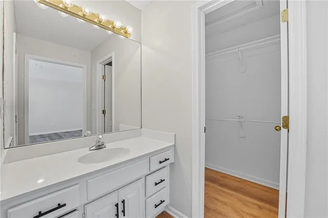 $550,000 | 5829 Manor Lane, Parkville, MO 64152