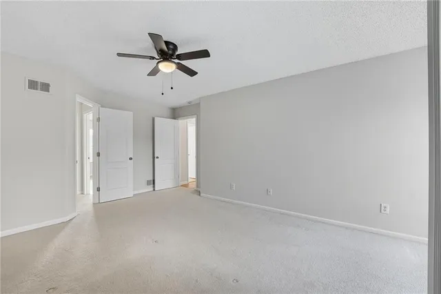 $550,000 | 5829 Manor Lane, Parkville, MO 64152