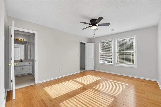 $550,000 | 5829 Manor Lane, Parkville, MO 64152