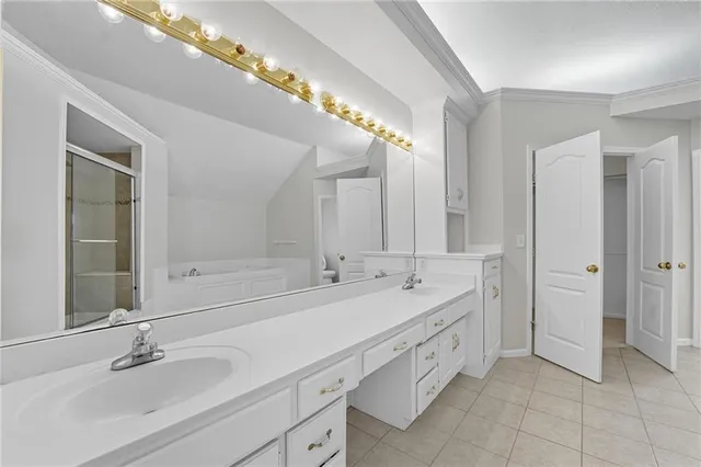 $550,000 | 5829 Manor Lane, Parkville, MO 64152