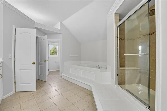 $550,000 | 5829 Manor Lane, Parkville, MO 64152