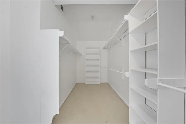 $550,000 | 5829 Manor Lane, Parkville, MO 64152