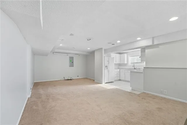 $550,000 | 5829 Manor Lane, Parkville, MO 64152