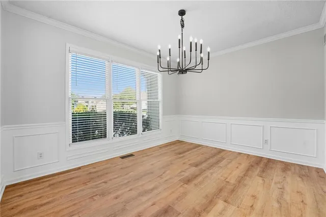 $550,000 | 5829 Manor Lane, Parkville, MO 64152