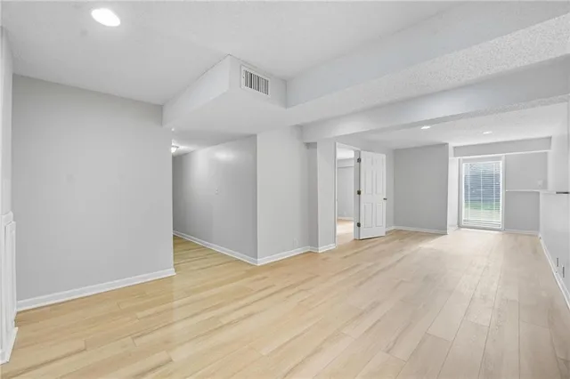 $550,000 | 5829 Manor Lane, Parkville, MO 64152