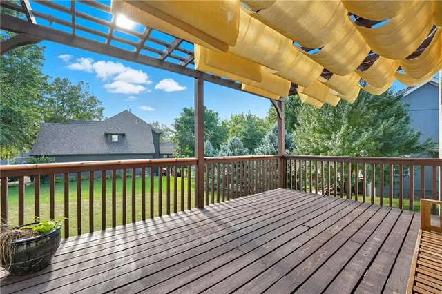 $550,000 | 5829 Manor Lane, Parkville, MO 64152