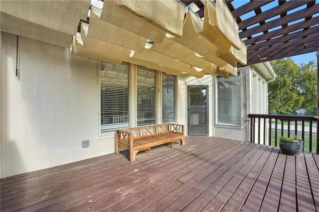 $550,000 | 5829 Manor Lane, Parkville, MO 64152