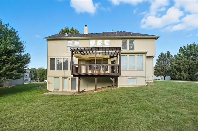 $550,000 | 5829 Manor Lane, Parkville, MO 64152