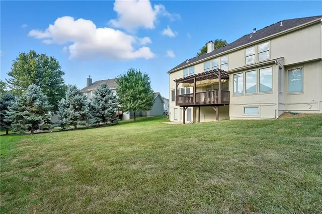 $550,000 | 5829 Manor Lane, Parkville, MO 64152