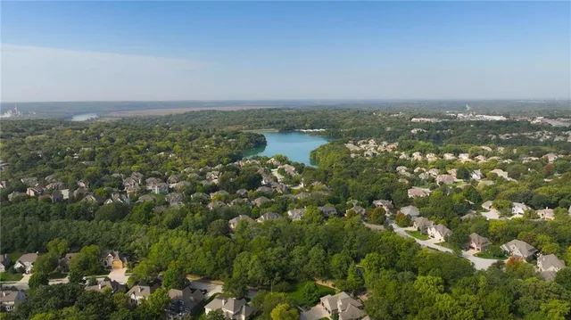 $550,000 | 5829 Manor Lane, Parkville, MO 64152