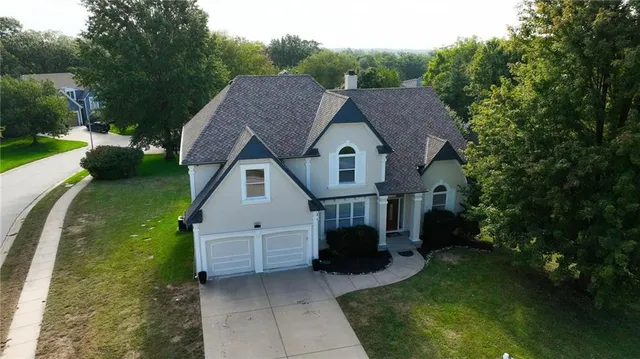 $550,000 | 5829 Manor Lane, Parkville, MO 64152