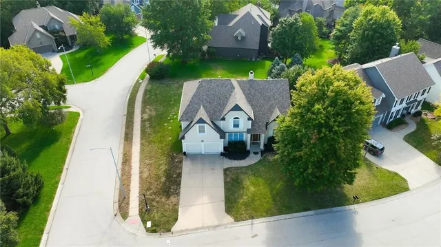 $550,000 | 5829 Manor Lane, Parkville, MO 64152