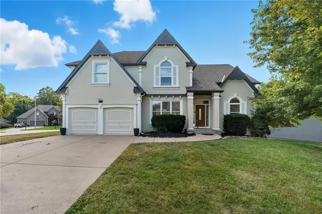 $550,000 | 5829 Manor Lane, Parkville, MO 64152