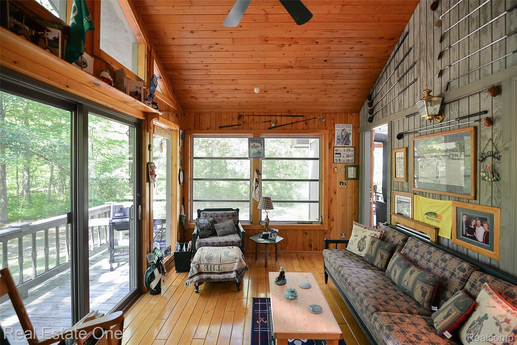 11414 Dunham Road Hartland, MI 48353 - Photo 17 of 49 Cozy