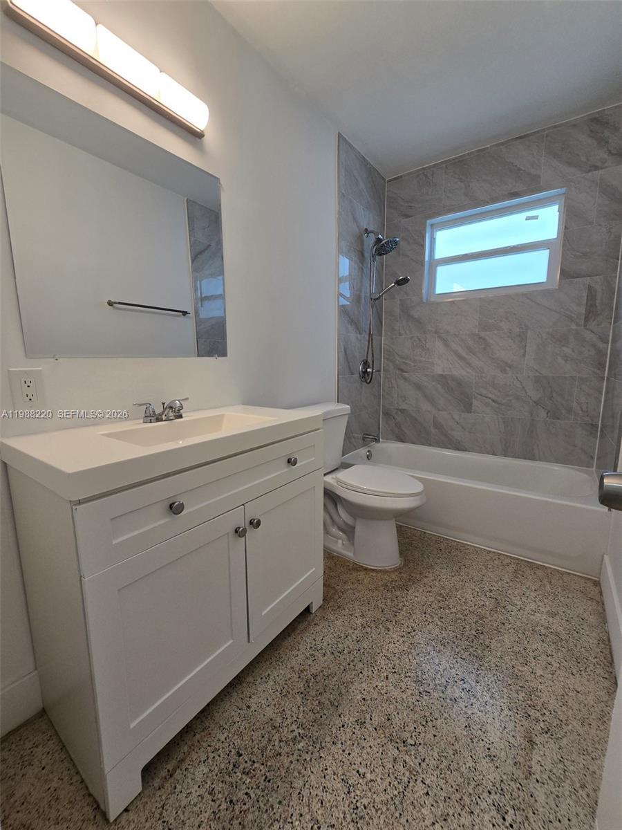 3245 Southwest 88th Court Miami, FL 33165 - Photo 12 of 23