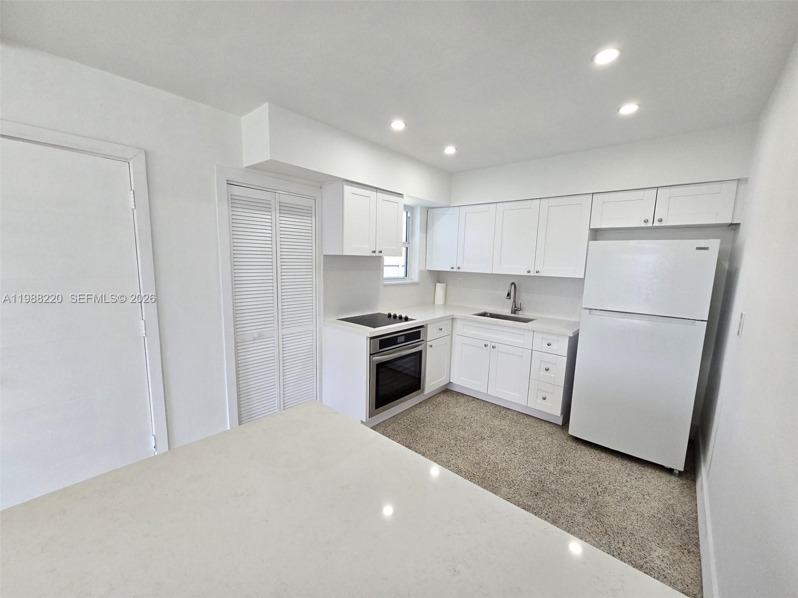 3245 Southwest 88th Court Miami, FL 33165 - Photo 4 of 23