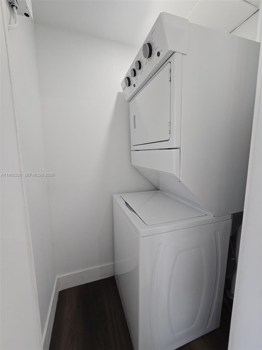 3245 Southwest 88th Court Miami, FL 33165 - Photo 7 of 23