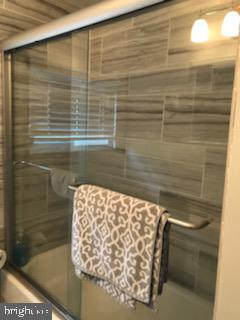 4 Tanglewood Road Baltimore, MD 21228 - Photo 28 of 35 STUNNING TILE WORK ON THIS TUB SURROUND!
