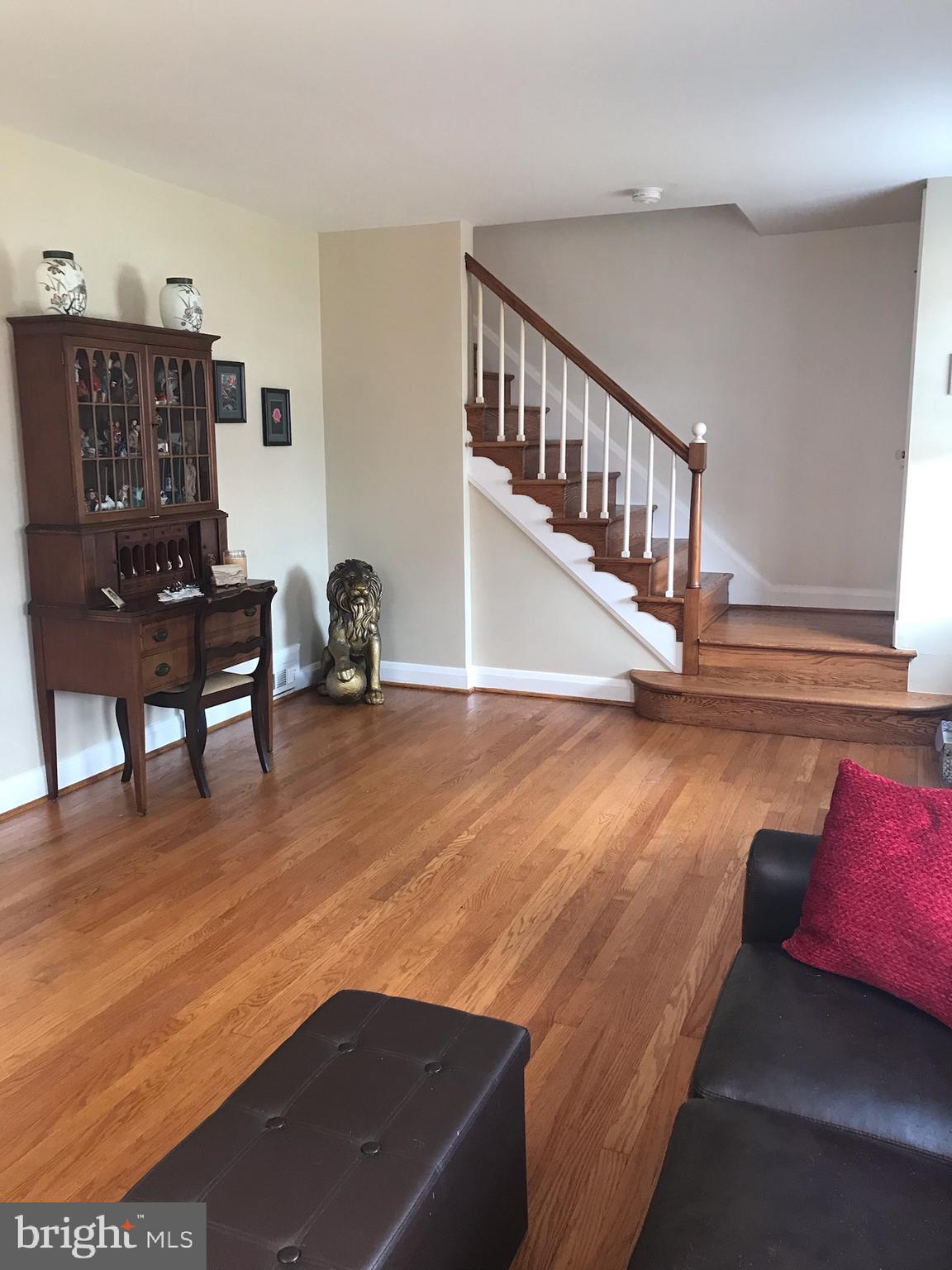 4 Tanglewood Road Baltimore, MD 21228 - Photo 4 of 35 HUGE LIVING ROOM & GLEAMING HARDWOODS!
