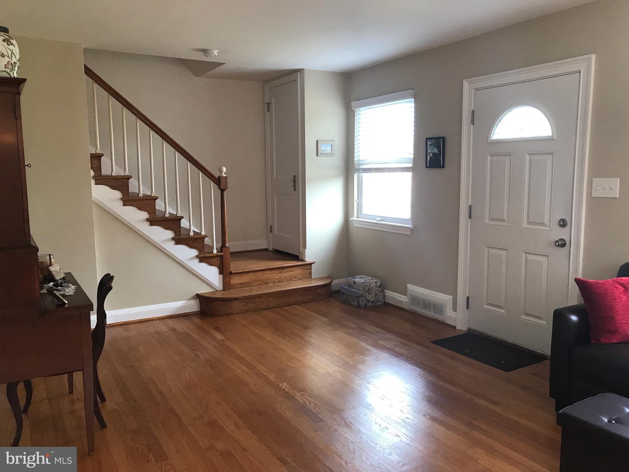 4 Tanglewood Road Baltimore, MD 21228 - Photo 5 of 35 PLENTY OF SPACE TO ENTERTAIN FAMILY & FRIENDS!