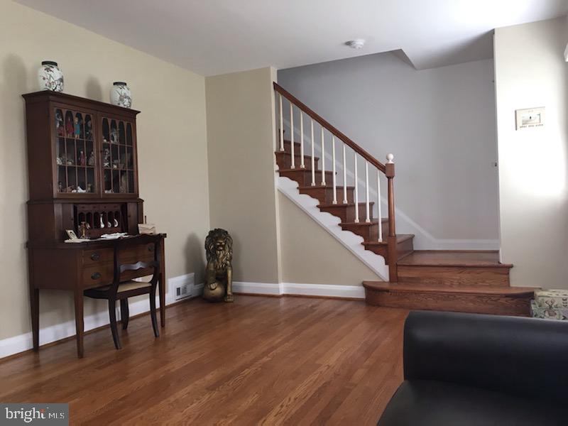 4 Tanglewood Road Baltimore, MD 21228 - Photo 8 of 35 SPARKLING CLEAN -YOU WILL LOVE THIS HOUSE!!