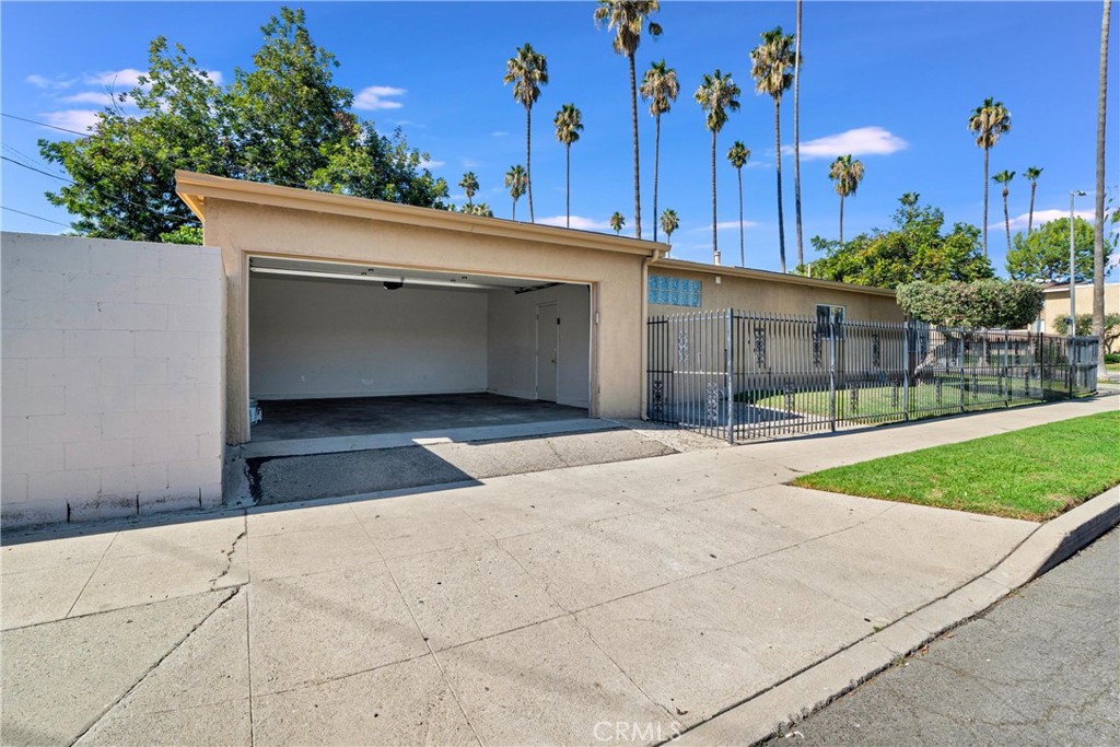 20300 Sherman Way Winnetka, CA 91306 - Photo 25 of 33 a view of a backyard