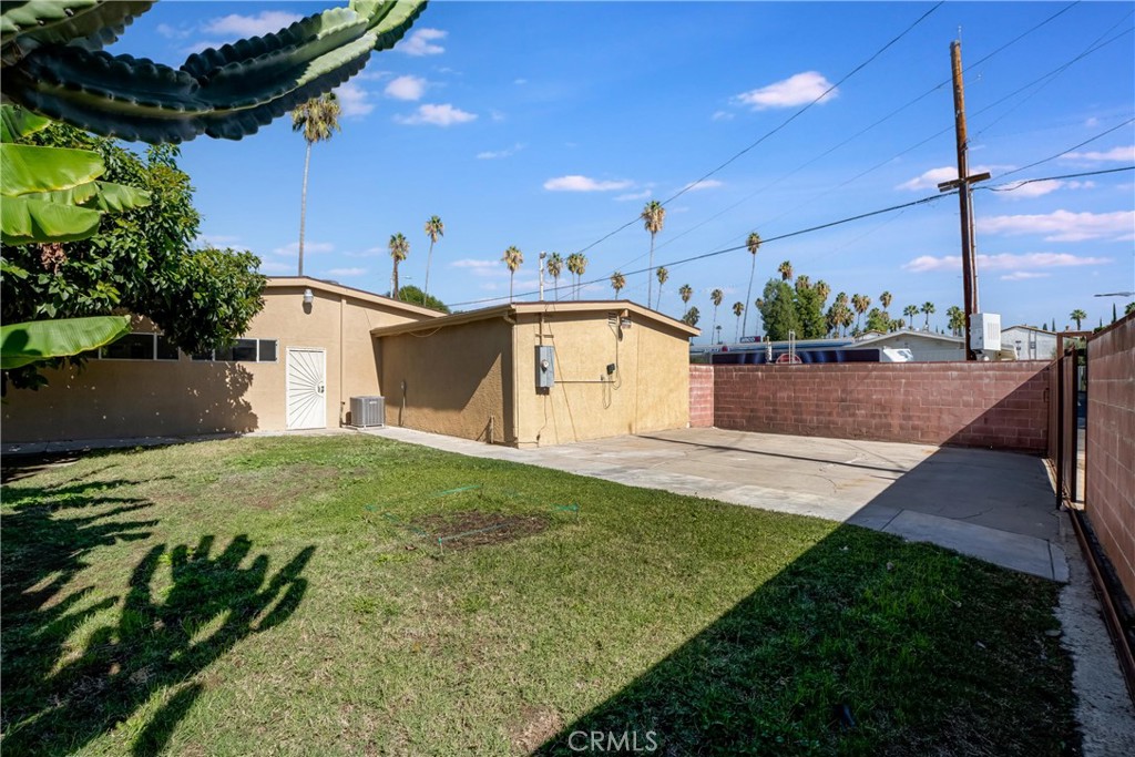 20300 Sherman Way Winnetka, CA 91306 - Photo 28 of 33 a view of a backyard of the house