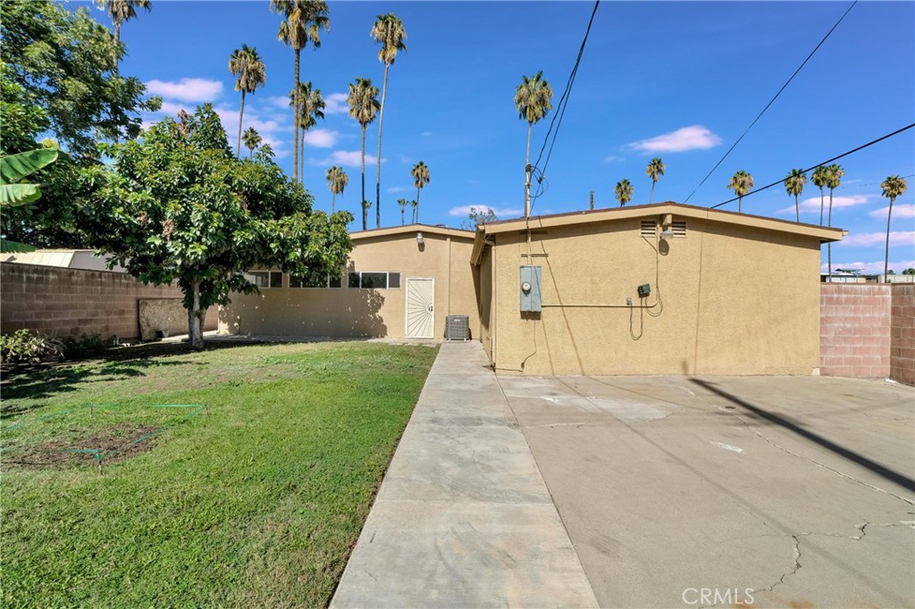 20300 Sherman Way Winnetka, CA 91306 - Photo 29 of 33 a view of a backyard with potted plants